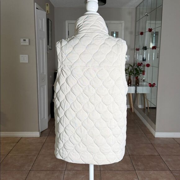 Kirkland Signature Beige Quilted Vest - Picture 4 of 10